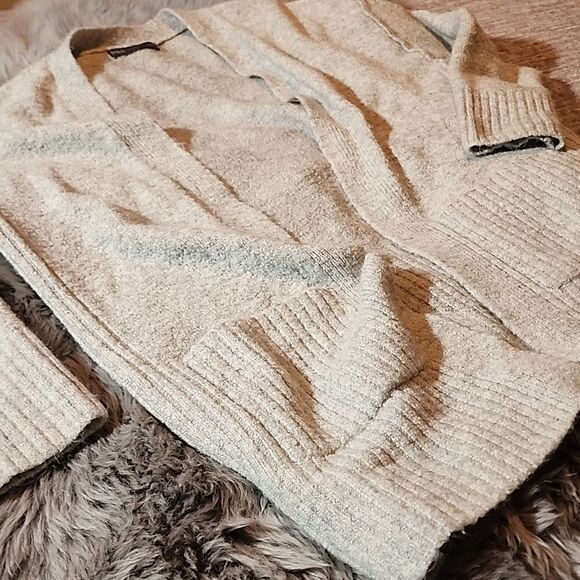 Mark & Spencer- Roof Top Cardigan - Picture 2 of 7